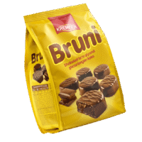 كب كيك «بروني» مغطى بحشوة بنكهة الشوكولاتة