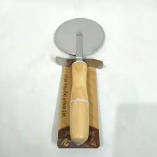 مقص عجين للبيتزا